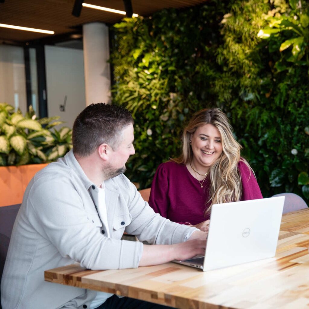Happyoffer by DocuFlow laptop